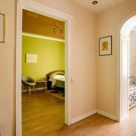 24 Mezhygirska Str 24, Apartments In Historical Parts, Podil Kyiv Exterior photo