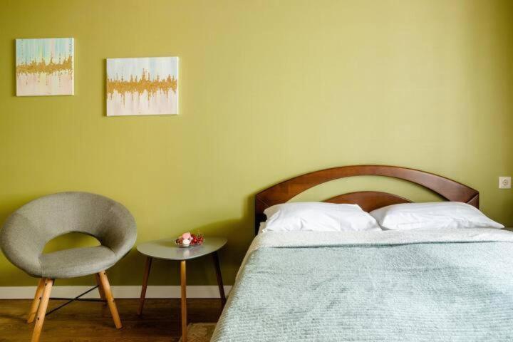 Apartment 24 Mezhygirska Str 24, In Historical Parts, Podil *