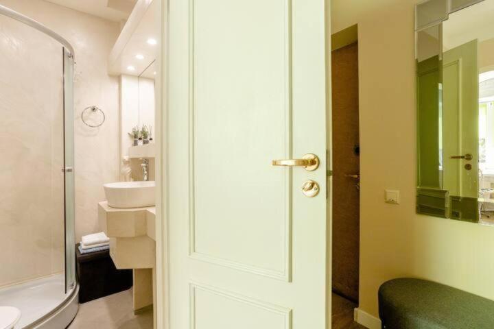 Apartment 24 Mezhygirska Str 24, In Historical Parts, Podil Kyiv