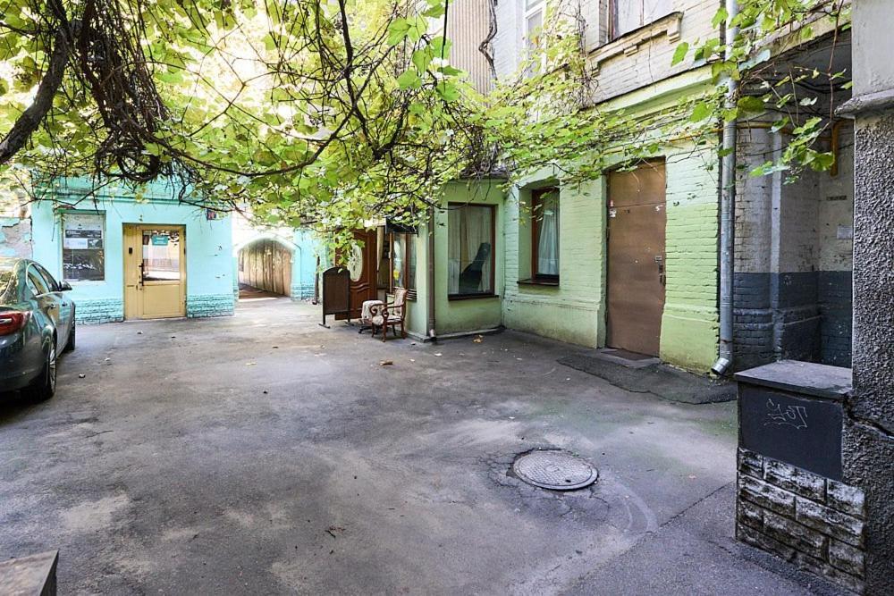 Apartment 24 Mezhygirska Str 24, In Historical Parts, Podil Kyiv