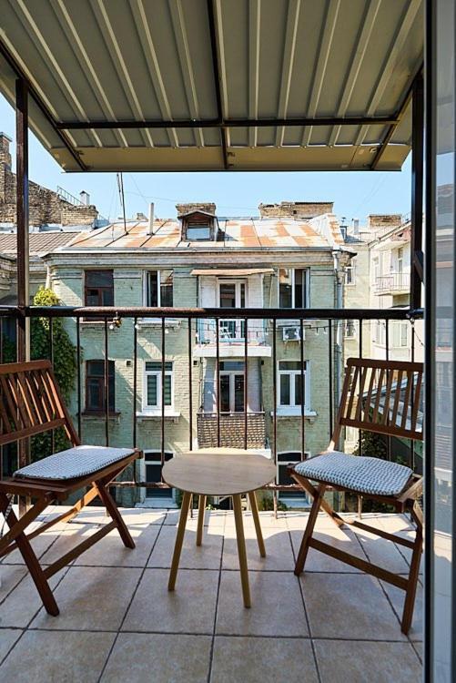 24 Mezhygirska Str 24, In Historical Parts, Podil Apartment