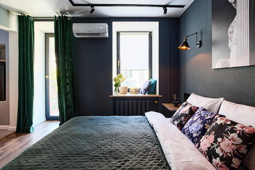 24 Mezhygirska Str 24, In Historical Parts, Podil * Киев